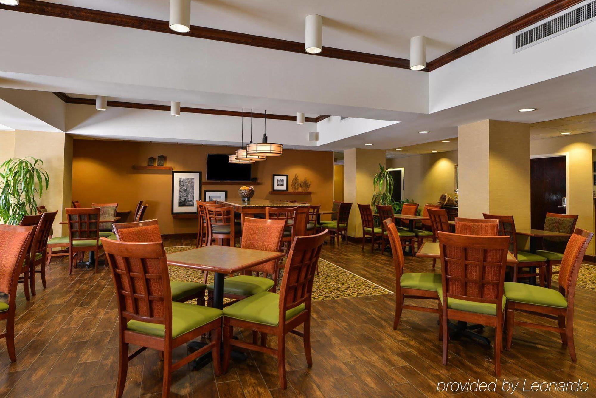 Hampton Airport Hotel