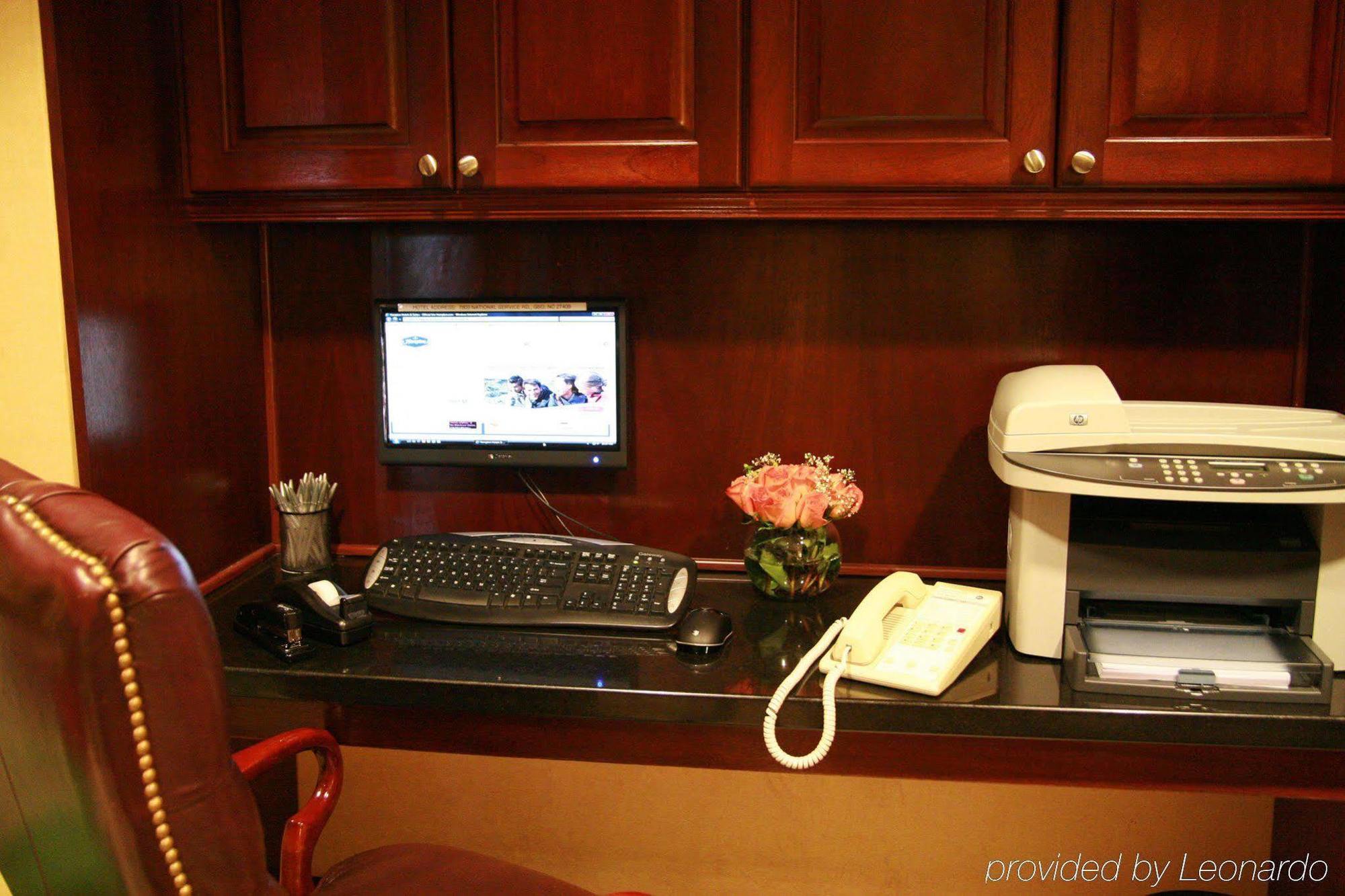 Hampton Airport Hotel